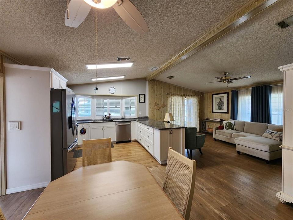 待售: $159,000 (2 贝兹, 2 浴室, 1056 平方英尺)