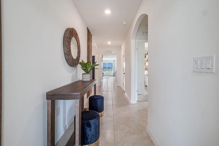 На продажу: $399,990 (4 спален, 2 ванн, 1828 Квадратных фут)