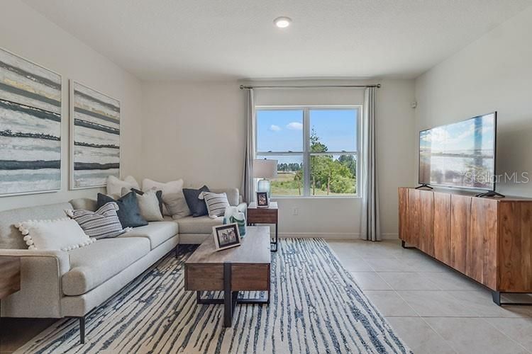 На продажу: $399,990 (4 спален, 2 ванн, 1828 Квадратных фут)