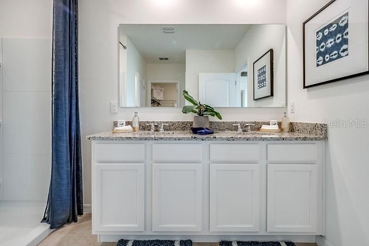 На продажу: $399,990 (4 спален, 2 ванн, 1828 Квадратных фут)