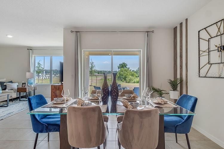 На продажу: $399,990 (4 спален, 2 ванн, 1828 Квадратных фут)