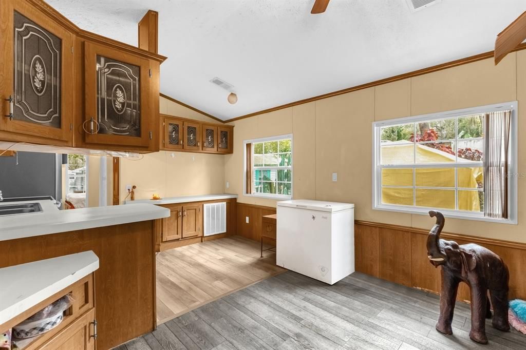 待售: $73,000 (2 贝兹, 1 浴室, 702 平方英尺)