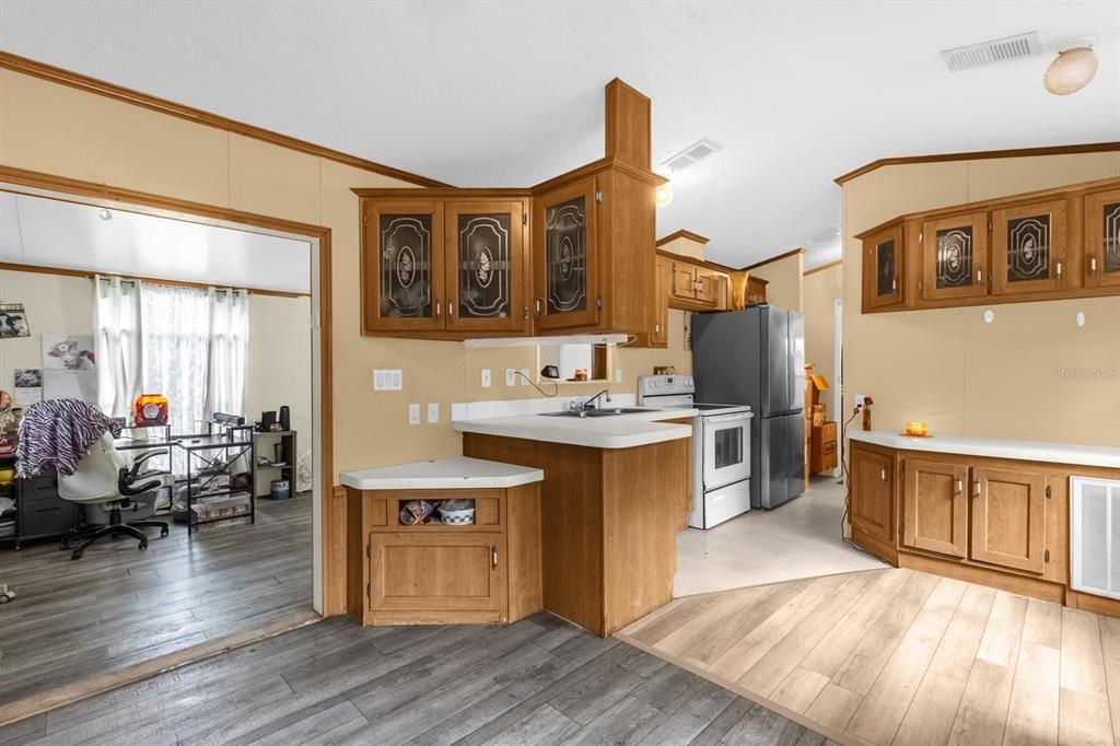 待售: $73,000 (2 贝兹, 1 浴室, 702 平方英尺)