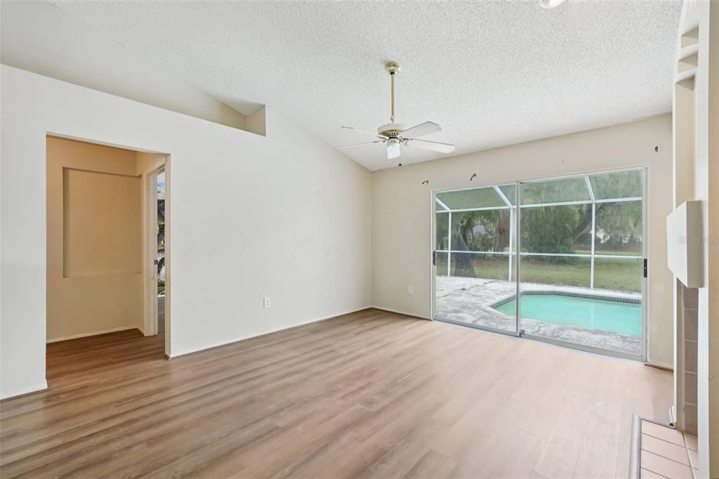 待售: $299,900 (3 贝兹, 2 浴室, 1624 平方英尺)