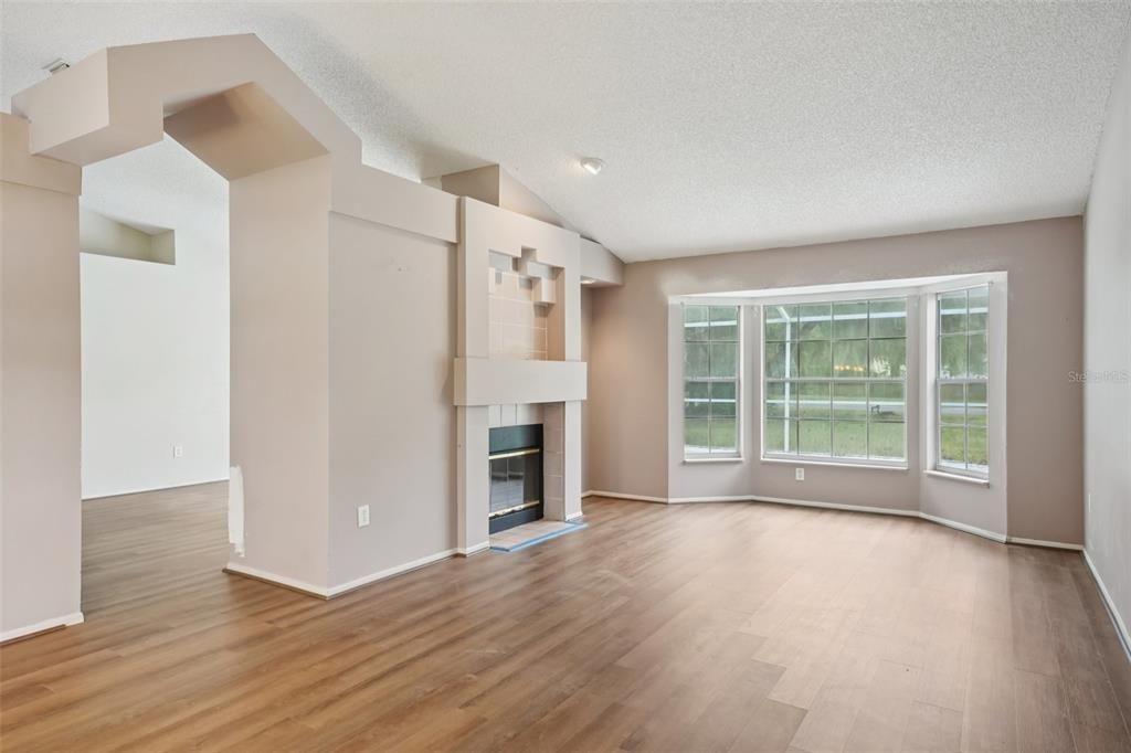 待售: $299,900 (3 贝兹, 2 浴室, 1624 平方英尺)