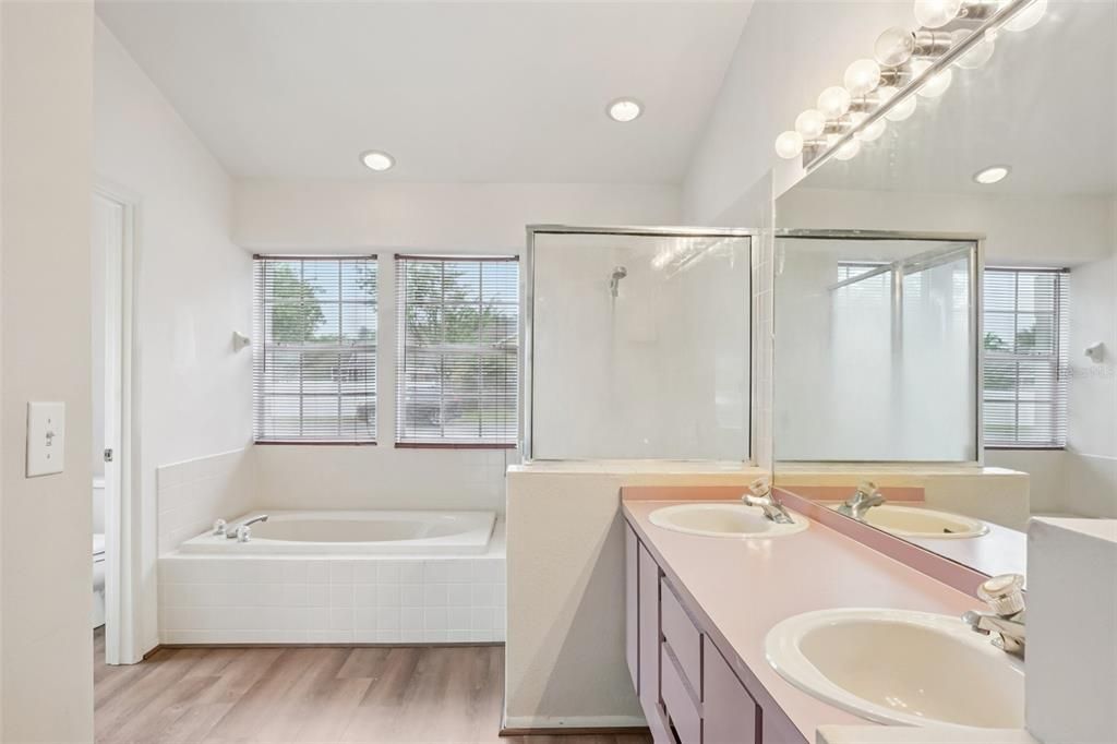 待售: $299,900 (3 贝兹, 2 浴室, 1624 平方英尺)