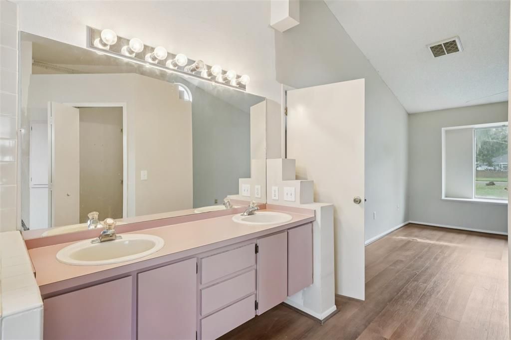 待售: $299,900 (3 贝兹, 2 浴室, 1624 平方英尺)