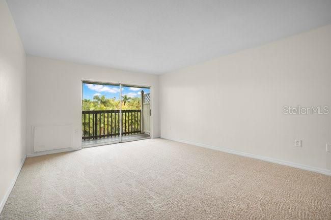 待售: $129,900 (2 贝兹, 1 浴室, 881 平方英尺)