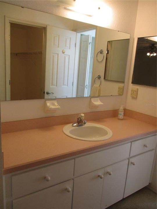 待售: $225,000 (2 贝兹, 2 浴室, 2026 平方英尺)