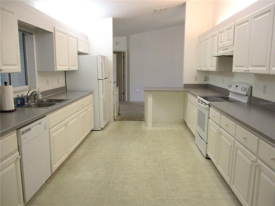 待售: $225,000 (2 贝兹, 2 浴室, 2026 平方英尺)