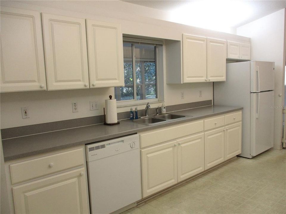 待售: $225,000 (2 贝兹, 2 浴室, 2026 平方英尺)