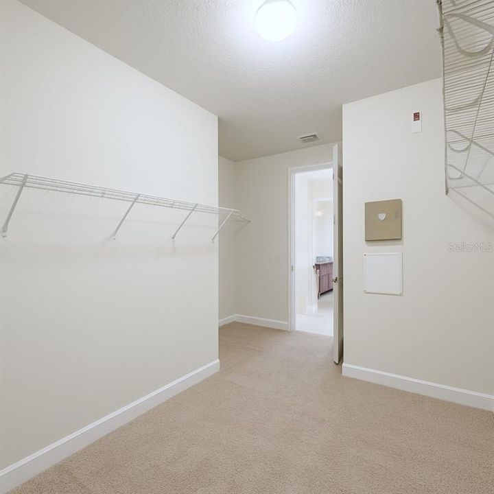 En Renta: $3,300 (4 camas, 3 baños, 3000 Pies cuadrados)