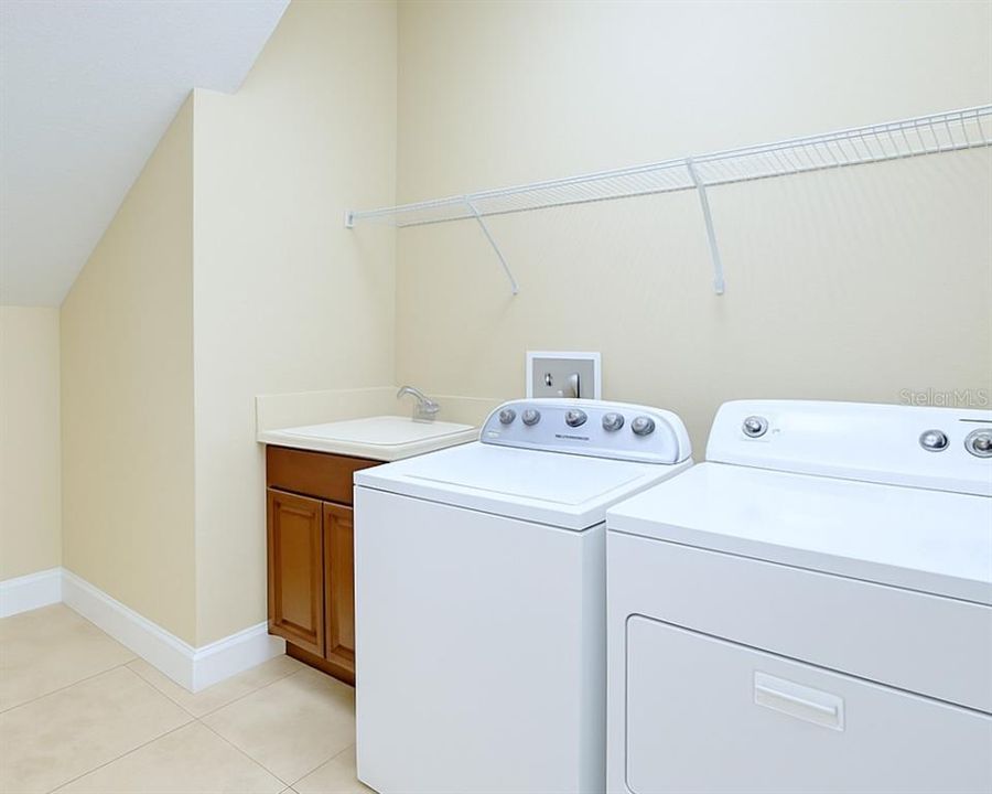 En Renta: $3,300 (4 camas, 3 baños, 3000 Pies cuadrados)