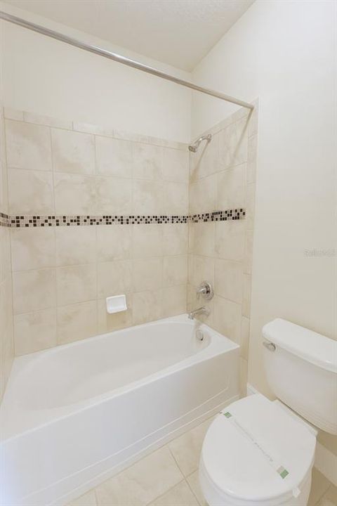 En Renta: $3,300 (4 camas, 3 baños, 3000 Pies cuadrados)