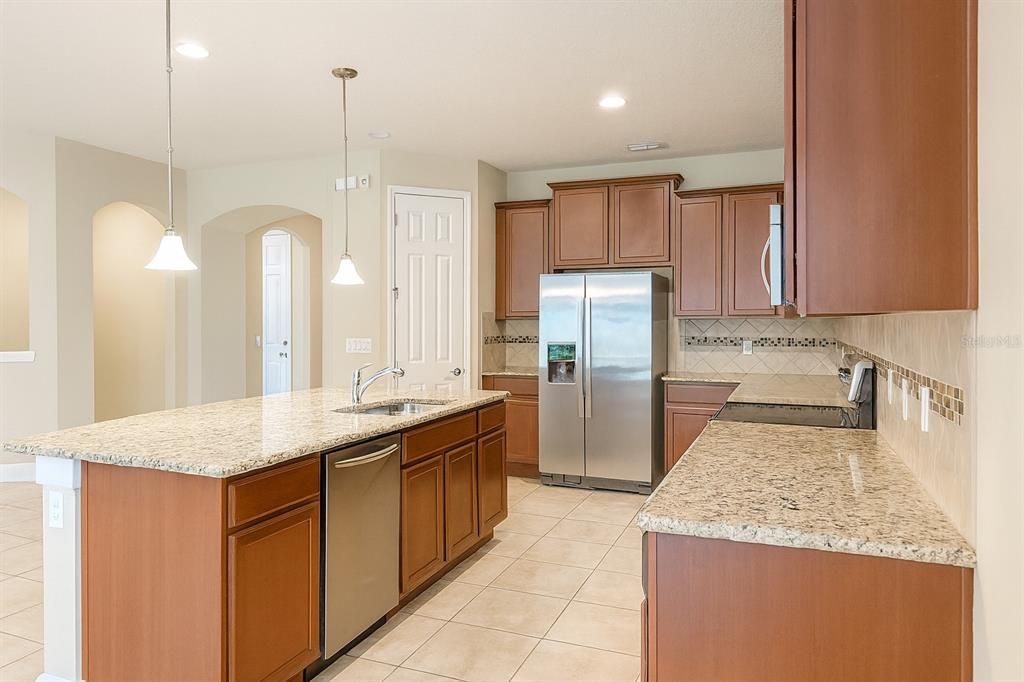 En Renta: $3,300 (4 camas, 3 baños, 3000 Pies cuadrados)