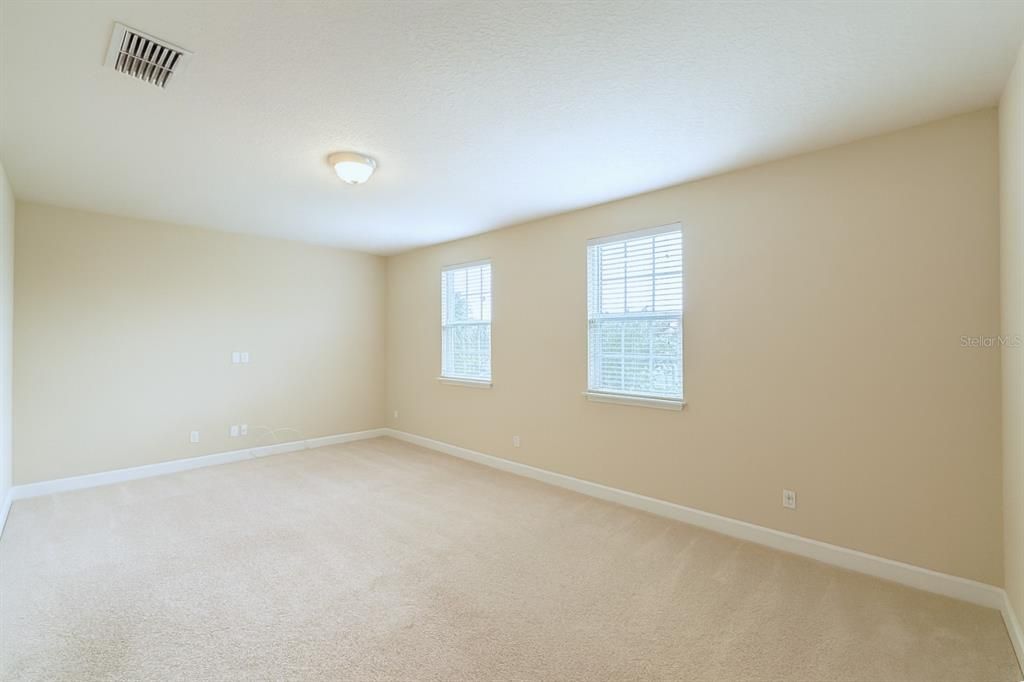 En Renta: $3,300 (4 camas, 3 baños, 3000 Pies cuadrados)