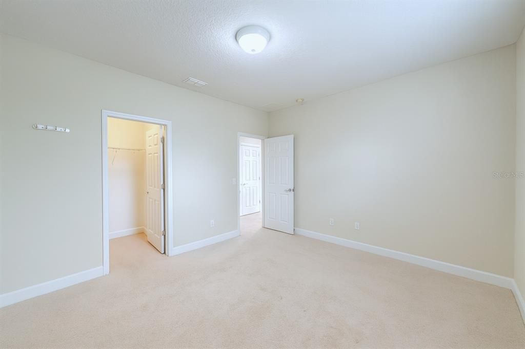 En Renta: $3,300 (4 camas, 3 baños, 3000 Pies cuadrados)