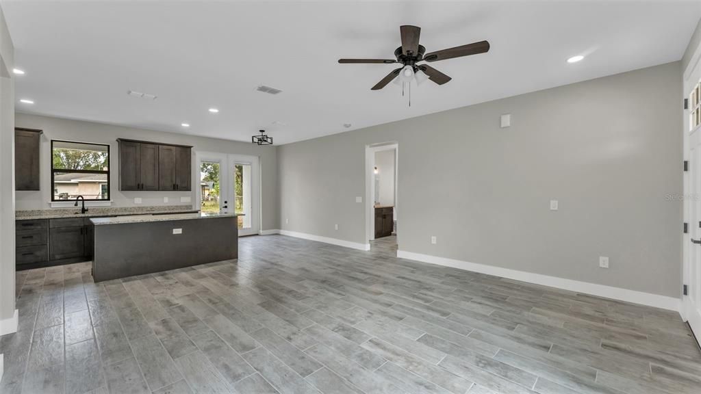 En Venta: $335,000 (3 camas, 2 baños, 1632 Pies cuadrados)