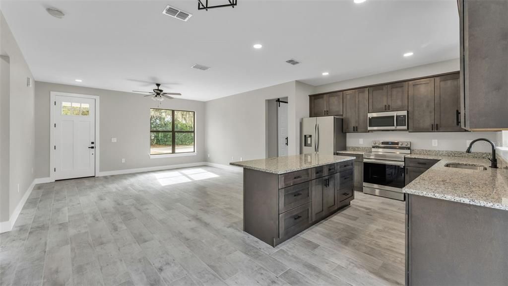 En Venta: $335,000 (3 camas, 2 baños, 1632 Pies cuadrados)