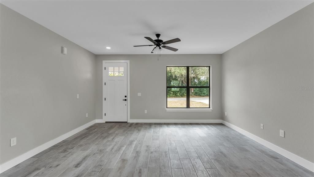 En Venta: $335,000 (3 camas, 2 baños, 1632 Pies cuadrados)