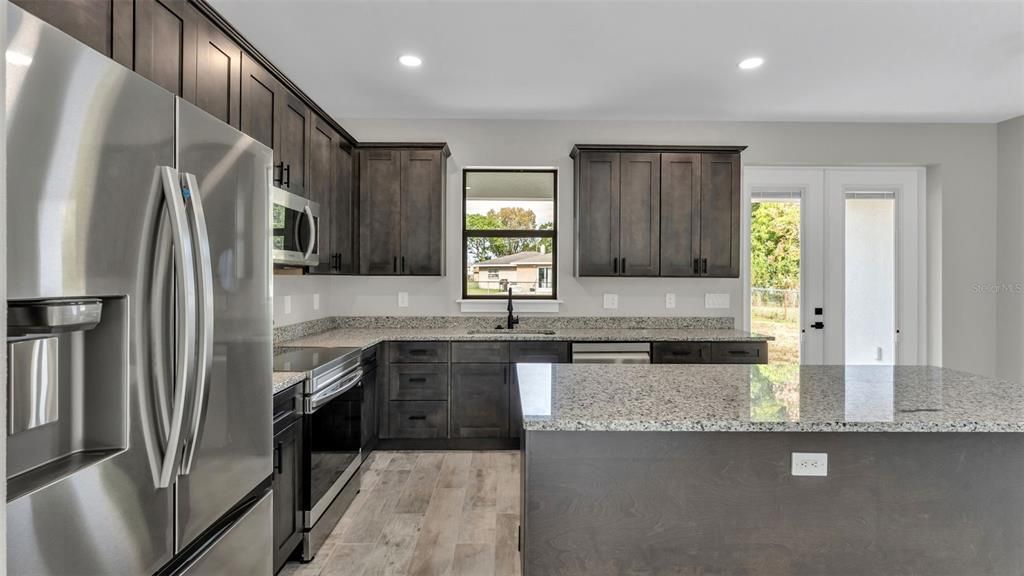 En Venta: $335,000 (3 camas, 2 baños, 1632 Pies cuadrados)