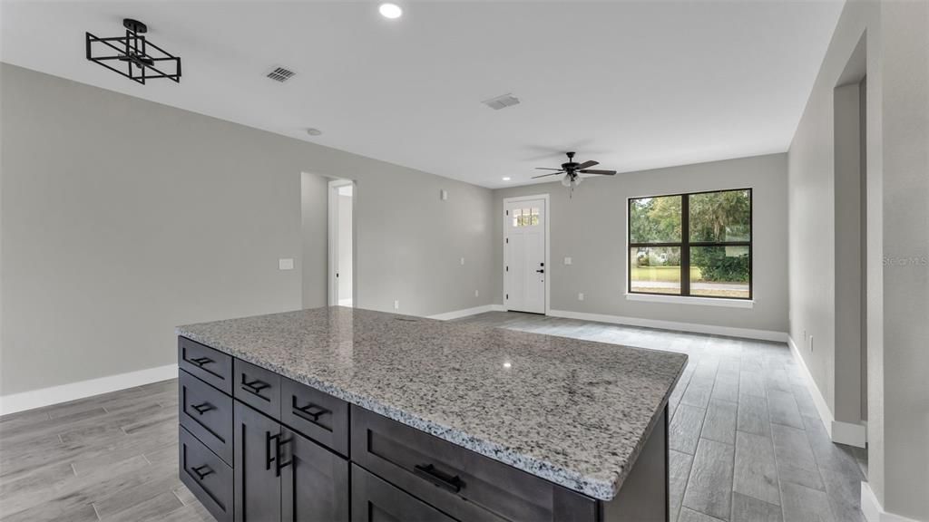 En Venta: $335,000 (3 camas, 2 baños, 1632 Pies cuadrados)