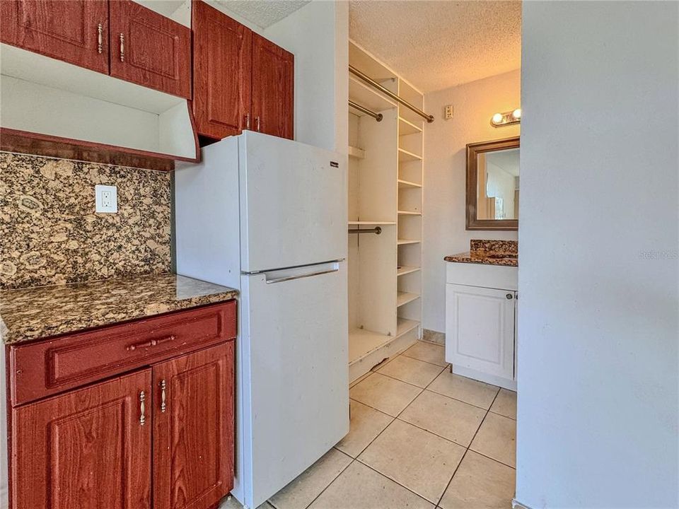 待售: $64,000 (1 贝兹, 1 浴室, 276 平方英尺)