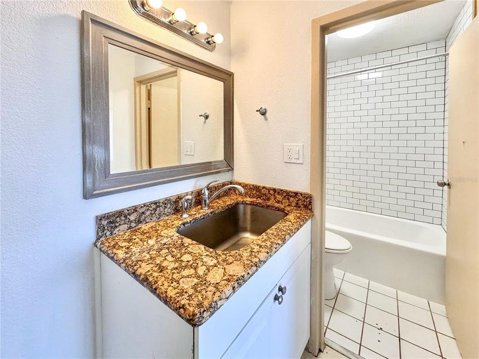 待售: $64,000 (1 贝兹, 1 浴室, 276 平方英尺)