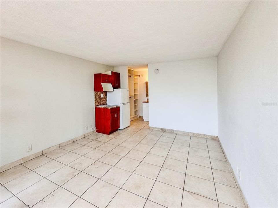 待售: $64,000 (1 贝兹, 1 浴室, 276 平方英尺)