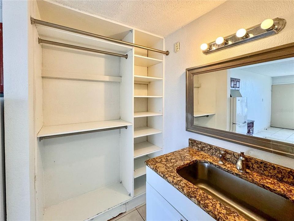 待售: $64,000 (1 贝兹, 1 浴室, 276 平方英尺)