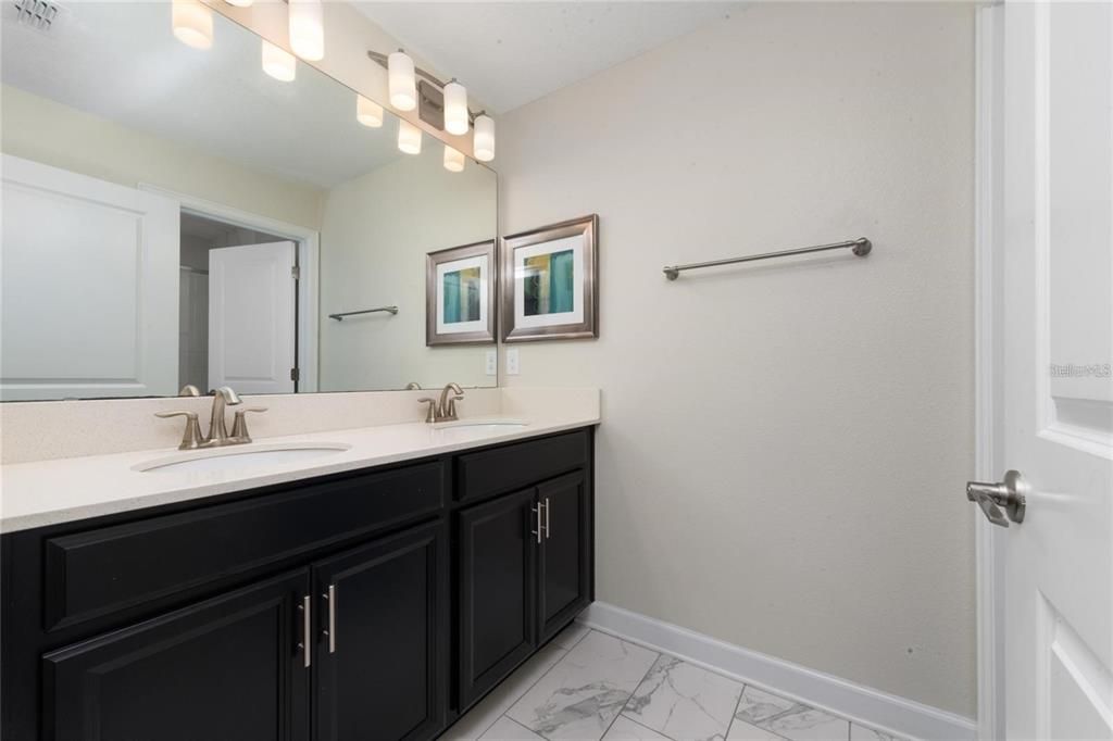 For Sale: $399,990 (4 beds, 3 baths, 1902 Square Feet)