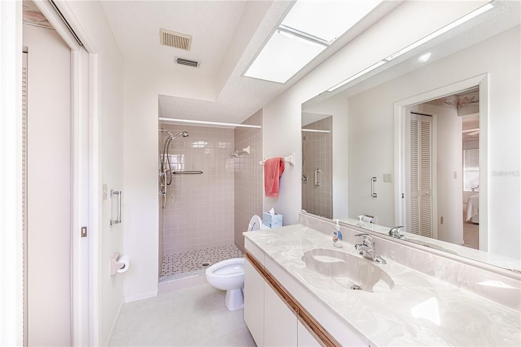 待售: $250,000 (2 贝兹, 2 浴室, 1420 平方英尺)