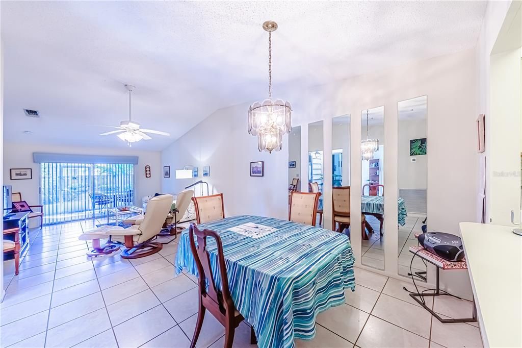 待售: $250,000 (2 贝兹, 2 浴室, 1420 平方英尺)