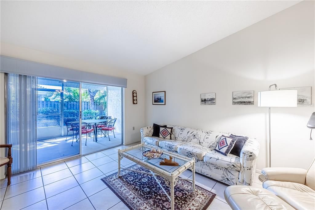 待售: $250,000 (2 贝兹, 2 浴室, 1420 平方英尺)