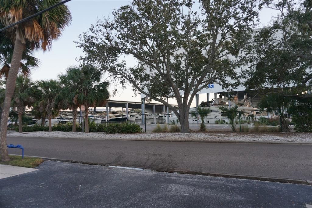 出租: $2,200 (2 贝兹, 1 浴室, 875 平方英尺)