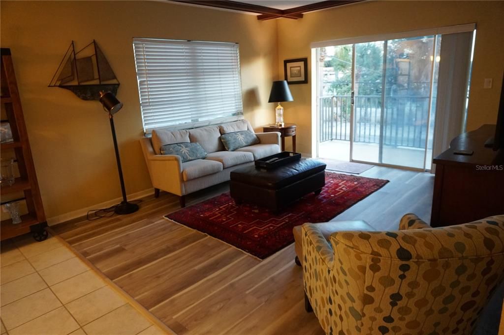 出租: $2,200 (2 贝兹, 1 浴室, 875 平方英尺)