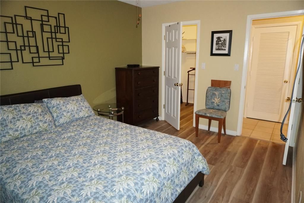 出租: $2,200 (2 贝兹, 1 浴室, 875 平方英尺)