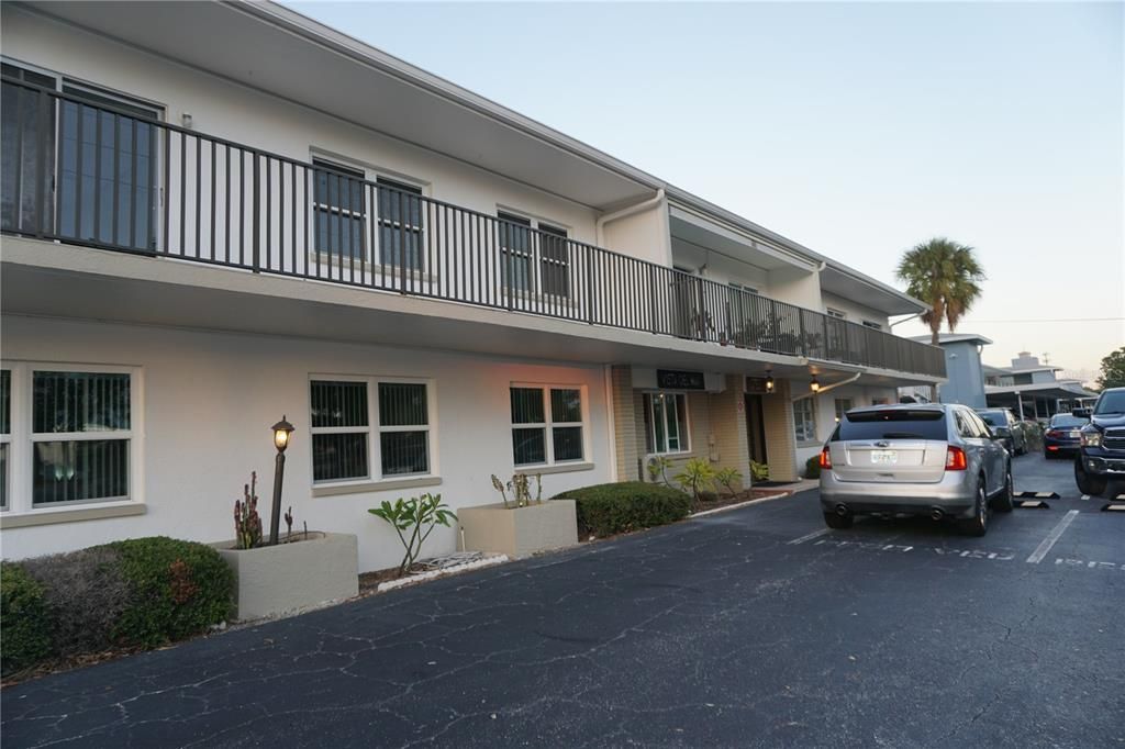 出租: $2,200 (2 贝兹, 1 浴室, 875 平方英尺)