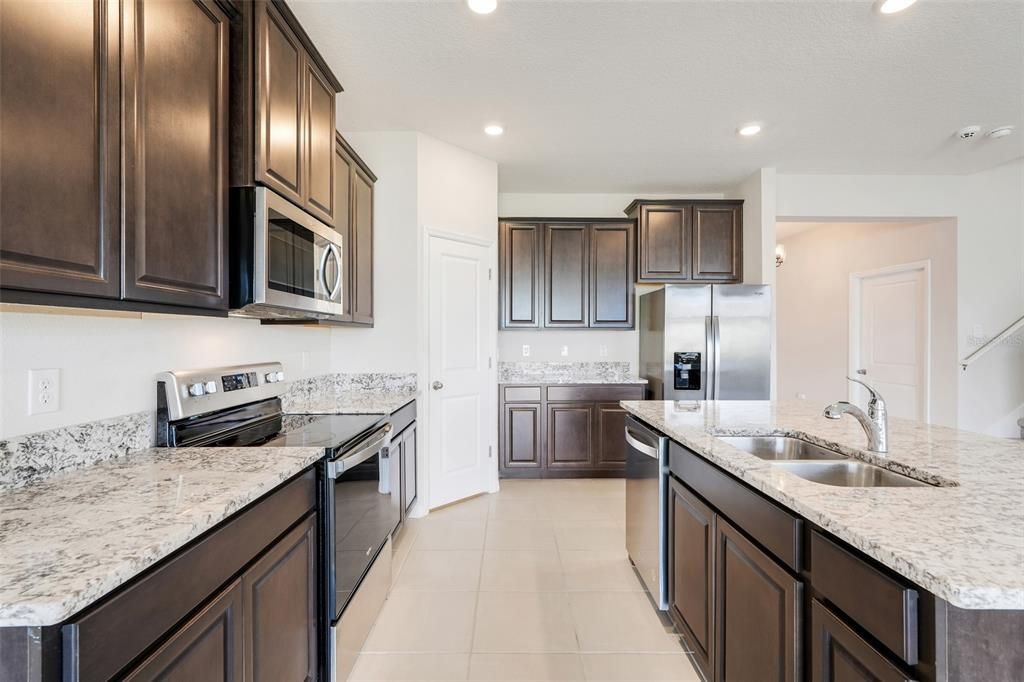 For Rent: $2,500 (4 beds, 3 baths, 2794 Square Feet)