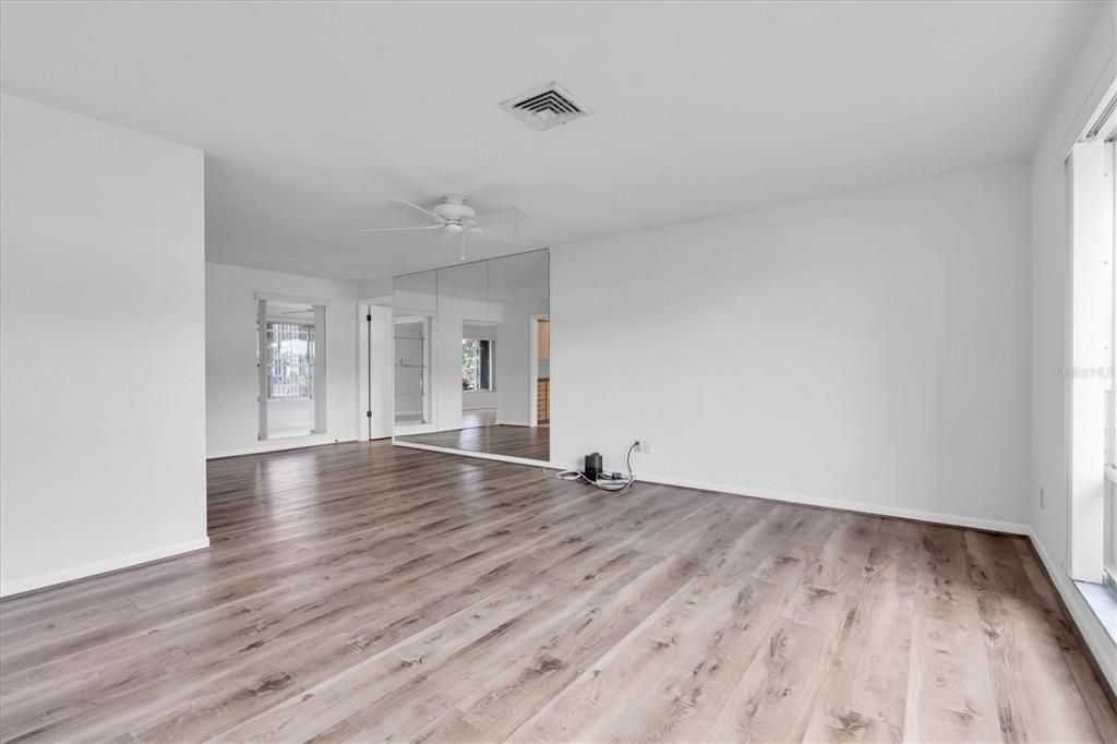 待售: $525,000 (2 贝兹, 2 浴室, 1677 平方英尺)