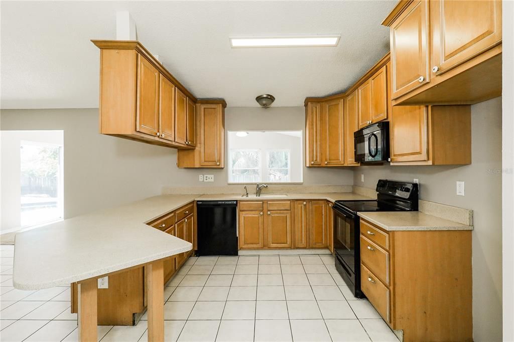 Под контрактом: $399,000 (3 спален, 2 ванн, 1540 Квадратных фут)