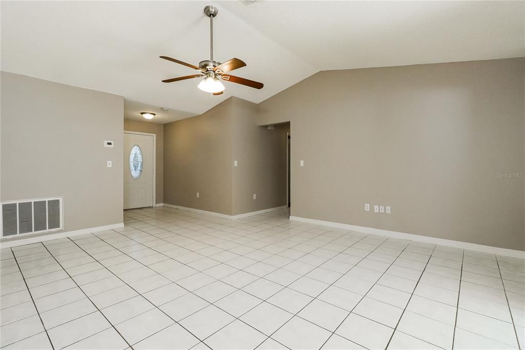 Под контрактом: $399,000 (3 спален, 2 ванн, 1540 Квадратных фут)