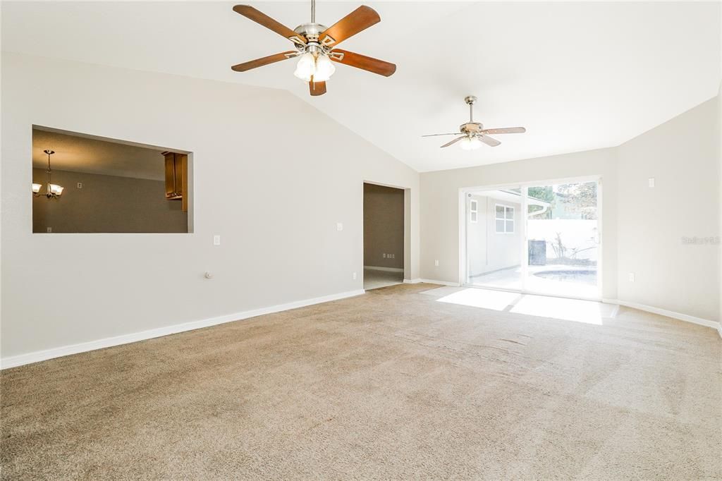 Под контрактом: $399,000 (3 спален, 2 ванн, 1540 Квадратных фут)