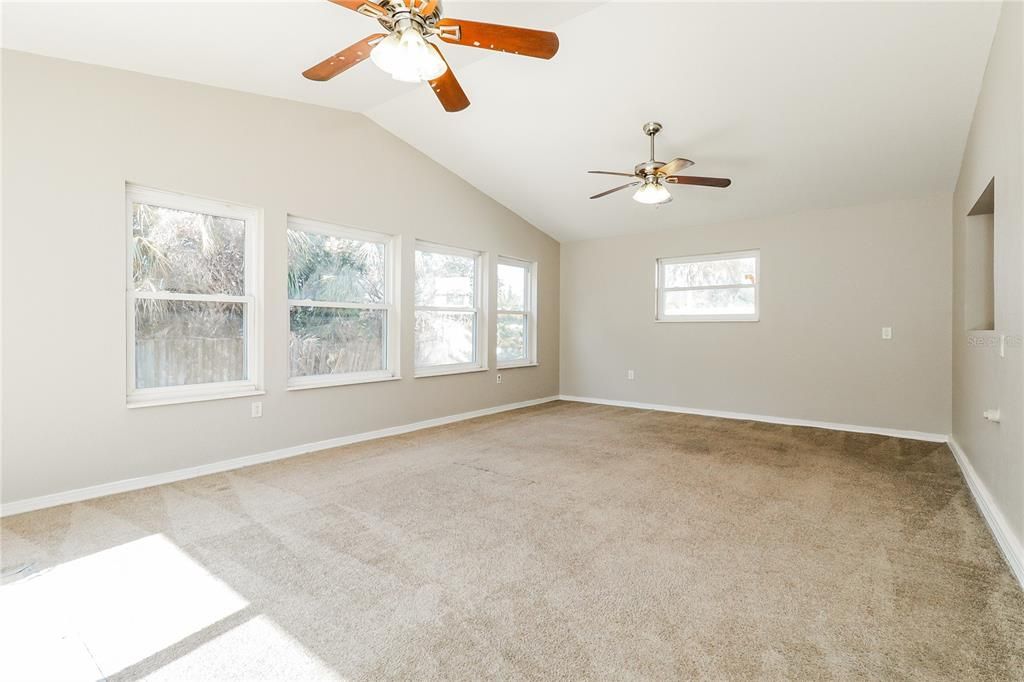 Под контрактом: $399,000 (3 спален, 2 ванн, 1540 Квадратных фут)