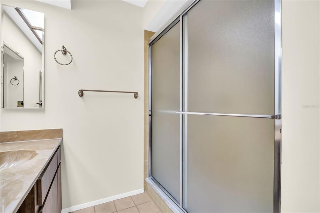 На продажу: $289,900 (2 спален, 2 ванн, 1230 Квадратных фут)