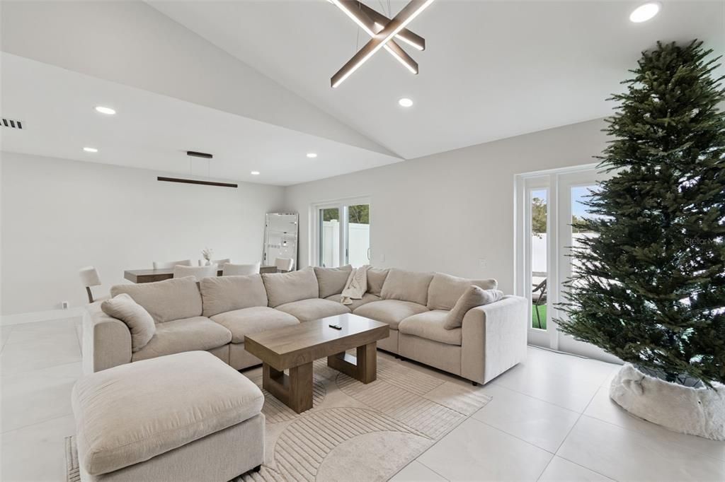 For Sale: $599,000 (3 beds, 2 baths, 1527 Square Feet)