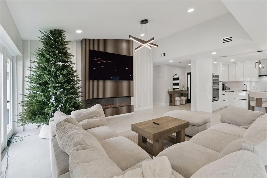 For Sale: $599,000 (3 beds, 2 baths, 1527 Square Feet)