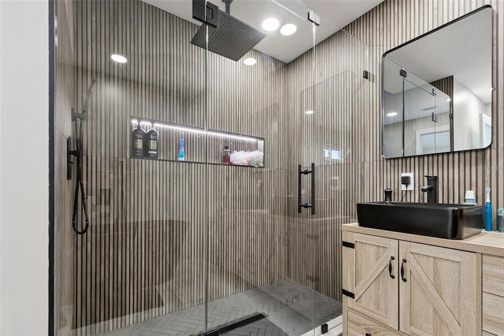 For Sale: $599,000 (3 beds, 2 baths, 1527 Square Feet)