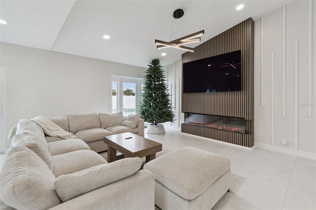 For Sale: $599,000 (3 beds, 2 baths, 1527 Square Feet)