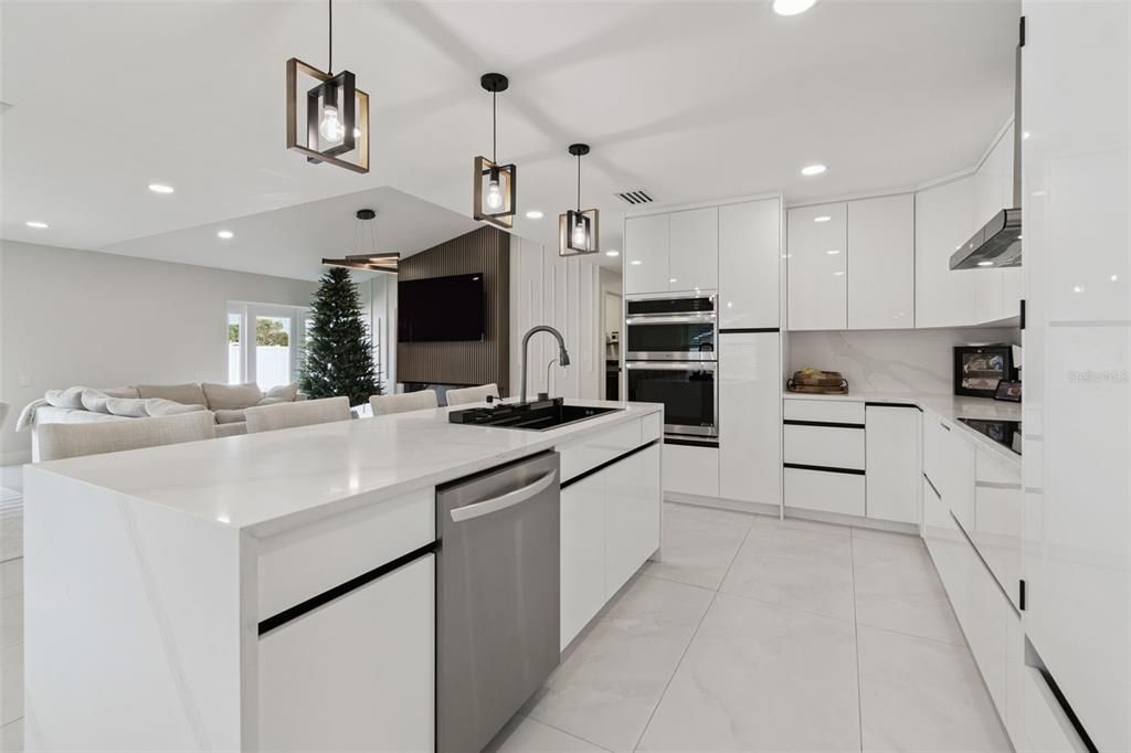 For Sale: $599,000 (3 beds, 2 baths, 1527 Square Feet)